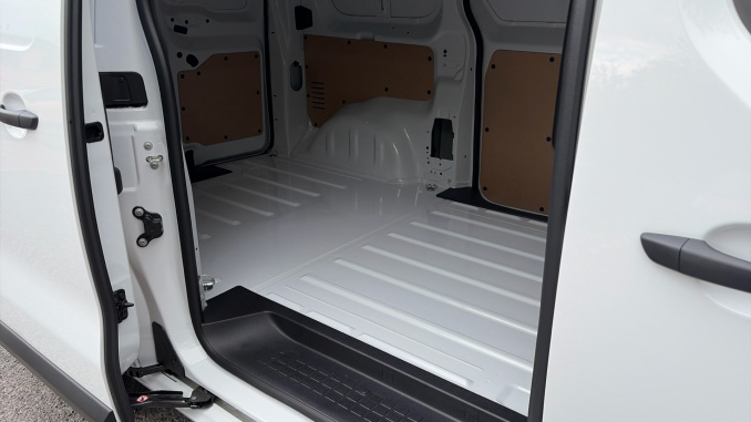 Vauxhall Vivaro L2 Diesel 2.0 Turbo D 145 Prime H1 Van - Image 5